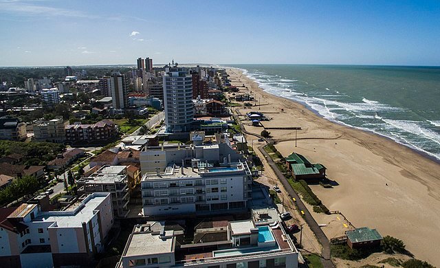 640px-Villa_Gesell_-_panoramio_-_VANT_Vistas_Aereas_5_cropped.jpg