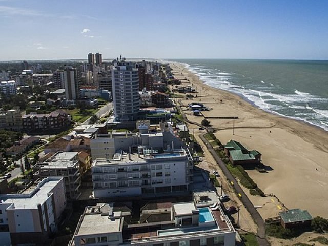 640px-Villa_Gesell_-_panoramio_-_VANT_Vistas_Aereas_5_cropped.jpg